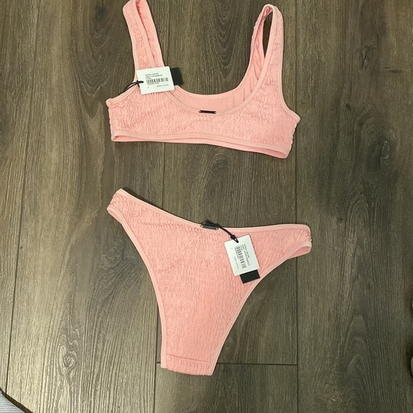 kendall and kylie henley bikini set - Picture 2 of 4